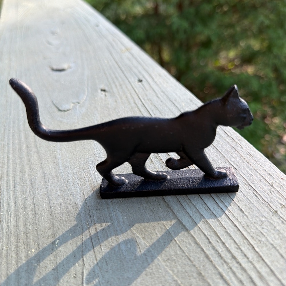 Franklin Mint Curio Cabinet Cat, specifically the "Bootscraper" model from 1986